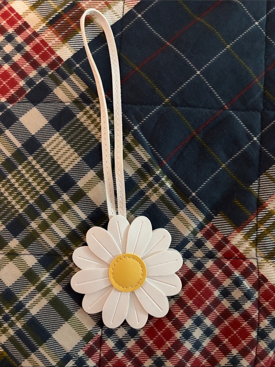 Other - White and Yellow Daisy bag charm  - dual sided